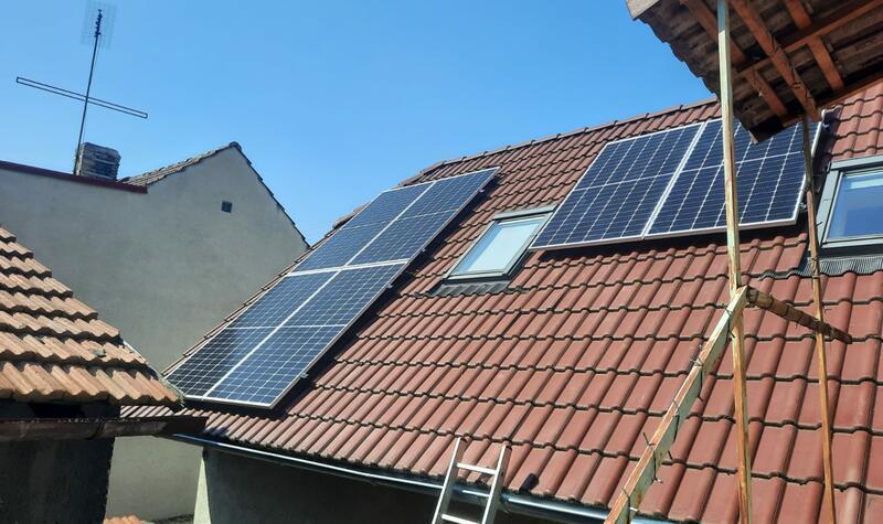 Reference: Fotovoltaické panely montované na sedlovou střechu - Velké Přítočno