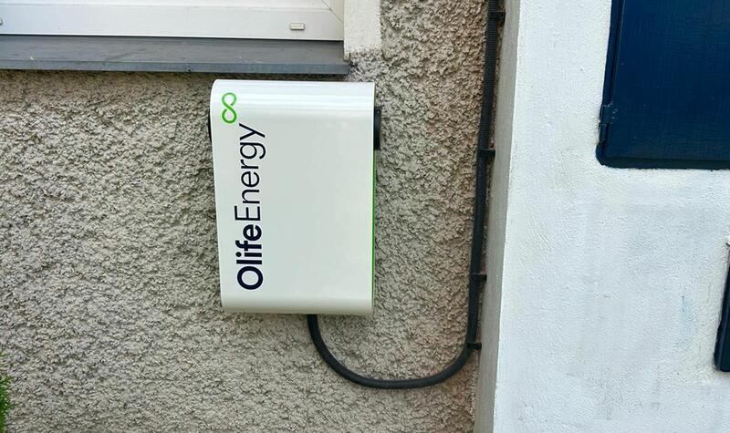 Reference: Fotovoltaická elektrárna s uložením do baterií - Jince