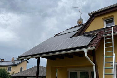Reference: Solární elektrárna montovaná na polovalbovou střechu - Mladá Boleslav-Čejetice 