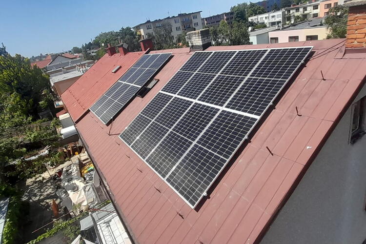 Reference: Montáž fotovoltaické elektrárny v Holešově ve Zlínském kraji 