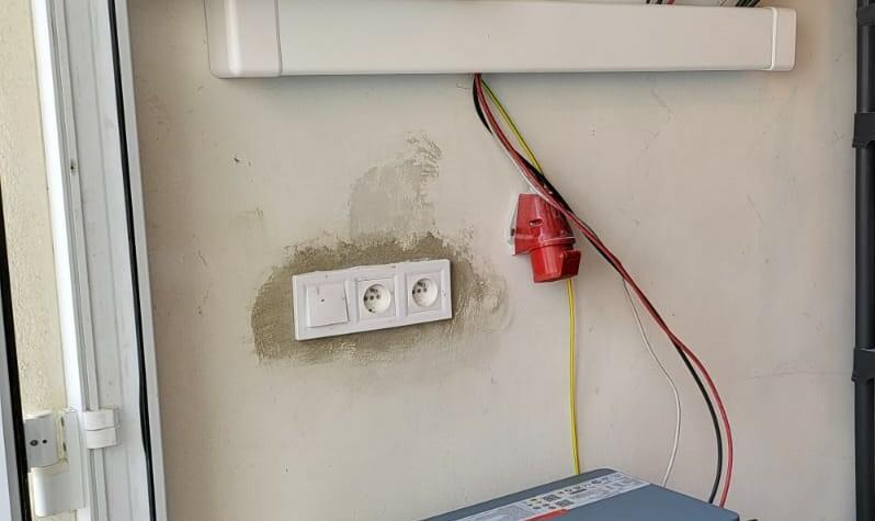 Reference: Fotovoltaická elektrárna s akumulací do baterií realizovaná v Praze 
