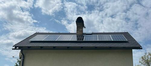 Reference Fotovoltaická elektrárna s akumulací do baterií instalována v Železném Brodě 