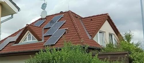 Reference Solární elektrárna s uložením do baterií realizována v Bašťi ve Středočeském kraji