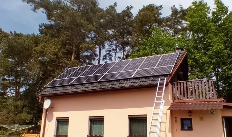 Reference: Solární elektrárna s využitím baterií instalovaná v Zíchovci 