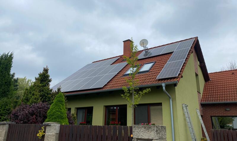 Reference: Solární elektrárna s využitím baterií instalována ve Velkém Přítočně 