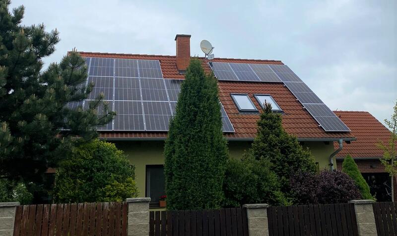 Reference: Solární elektrárna s využitím baterií instalována ve Velkém Přítočně 