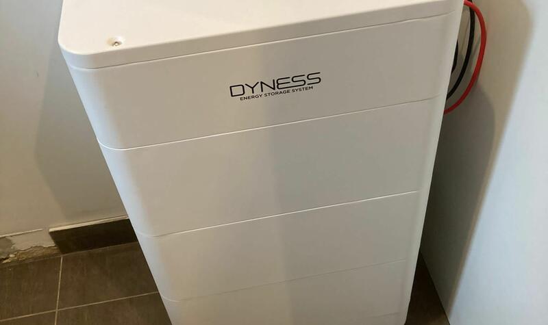Reference: Solární elektrárna s využitím baterií instalována ve Velkém Přítočně 