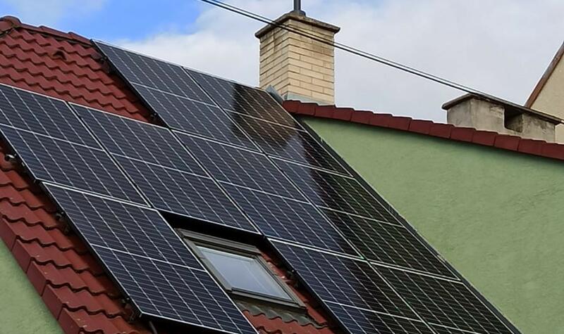 Reference: Fotovoltaická elektrárna s využitím baterií realizovaná v Syrovicích 