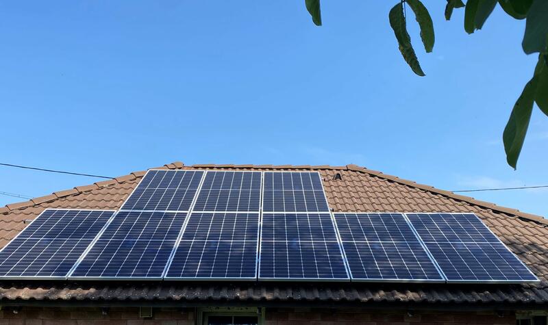 Reference: Fotovoltaická elektrárna s autonabíječkou realizována v Hostíně