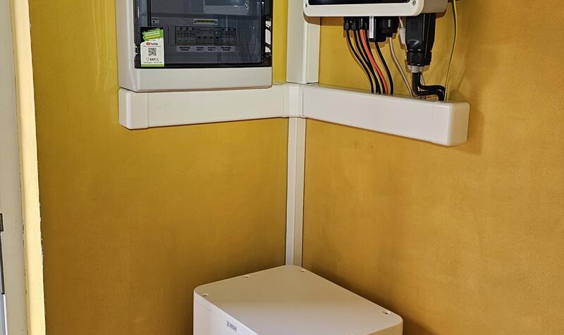 Reference: Fotovoltaická elektrárna s autonabíječkou realizována v Hostíně