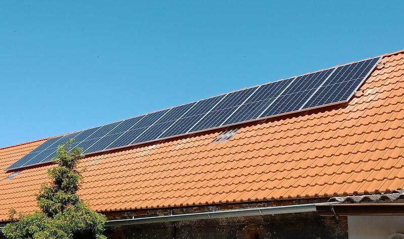 Reference: Fotovoltaická elektrárna s využitím bateriového úložiště instalovaná v Oplotu 
