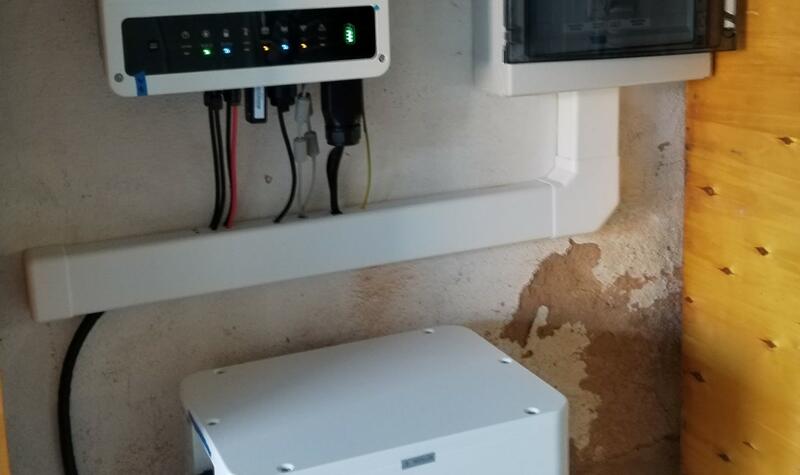 Reference: Fotovoltaická elektrárna s využitím bateriového úložiště instalovaná v Oplotu 