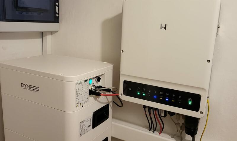 Reference: Solární elektrárna s autonabíječkou, instalovaná v Pečkách