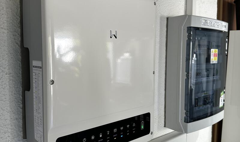 Reference: Fotovoltaická elektrárna s využitím baterií instalovaná v Petřvaldě v Moravskoslezském kraji