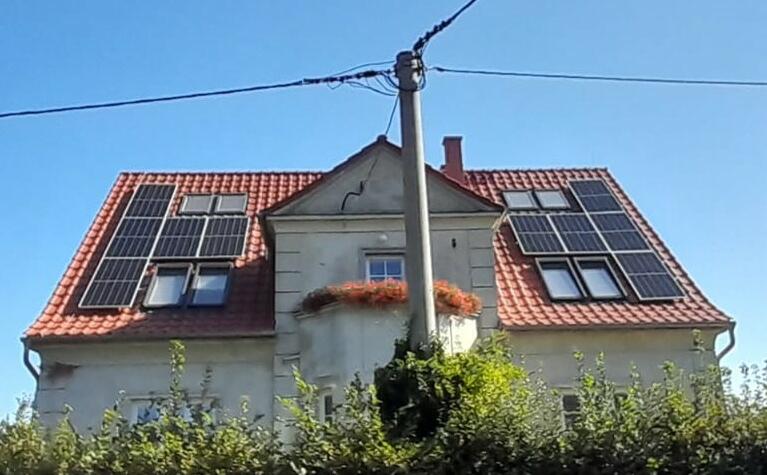 Reference: Fotovoltaika na klíč s využitím baterií, instalovaná ve Stráži 