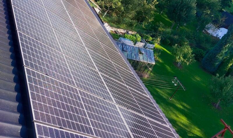 Reference: Fotovoltaická elektrárna s nabíjením baterií, realizovaná v Raškovicíh 