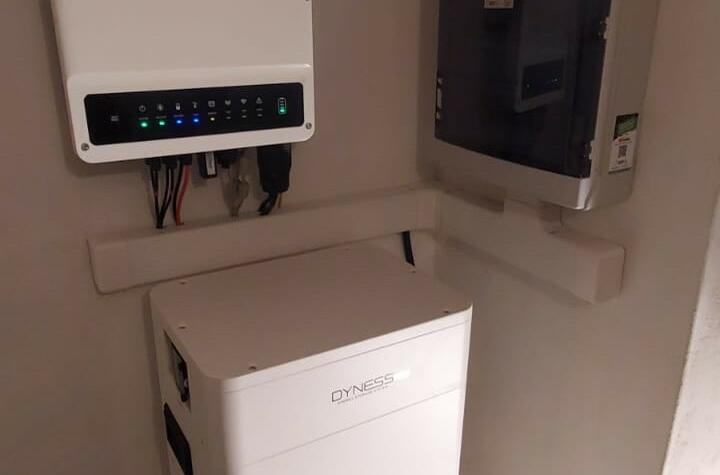 Reference: Fotovoltaická elektrárna s nabíjením baterií, realizovaná v Raškovicíh 