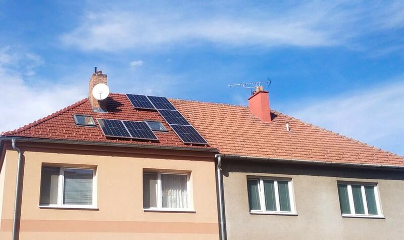 Reference: Fotovoltaická elektrárna s bateriemi a dobíjecí stanici pro elektromobily - Třebíč