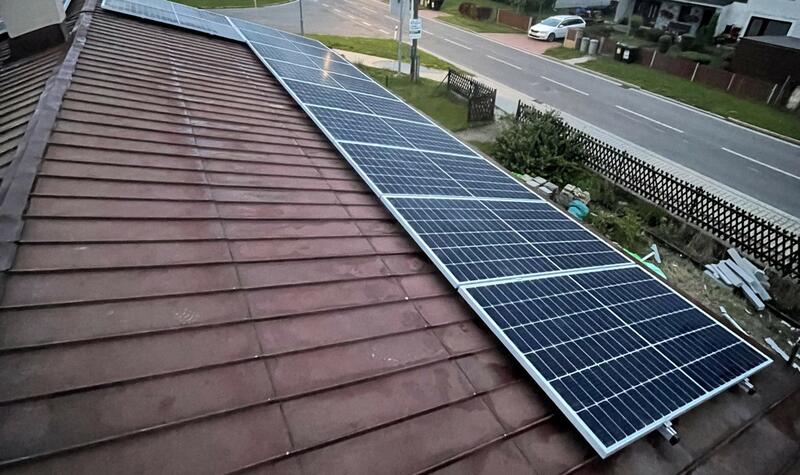 Reference: Solární elektrárna s bateriemi a Wallboxem instalovaná ve Vrchlabí