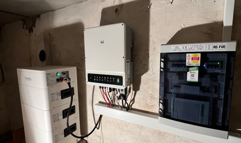 Reference: Solární elektrárna s bateriemi a Wallboxem instalovaná ve Vrchlabí