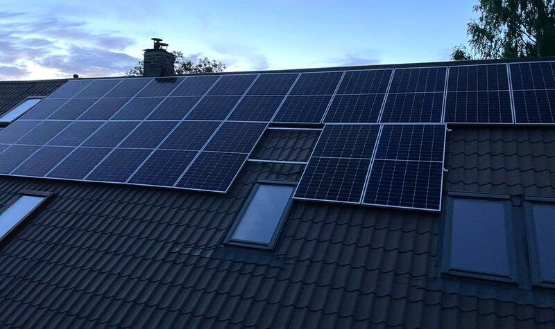 Reference: Fotovoltaická elektrárna s bateriemi a dobíjecí stanici pro elektromobily - Lánov-Horní Lánov