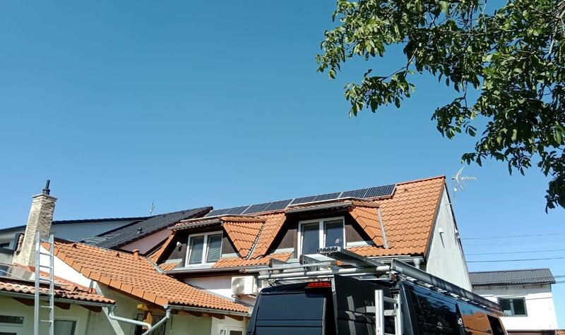 Reference: Fotovoltaická elektrárna s uložením vyrobené energie do baterií, instalovaná v Kladně