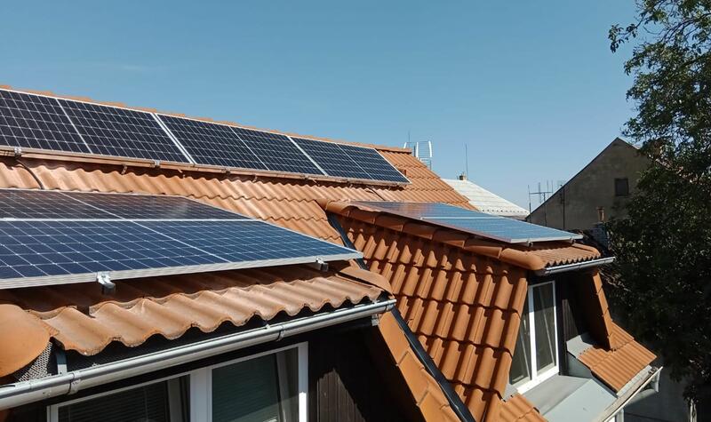 Reference: Fotovoltaická elektrárna s uložením vyrobené energie do baterií, instalovaná v Kladně