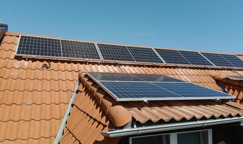 Reference: Fotovoltaická elektrárna s uložením vyrobené energie do baterií, instalovaná v Kladně