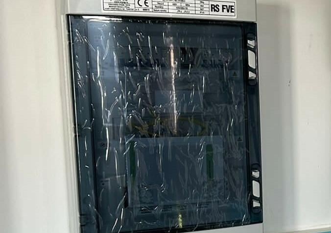 Reference: Fotovoltaická elektrárna s uložením vyrobené energie do baterií, instalovaná v Kladně