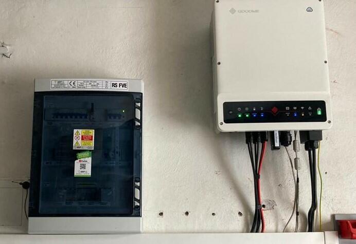 Reference: Solární elektrárna s využitím bateriového systému - Doksy
